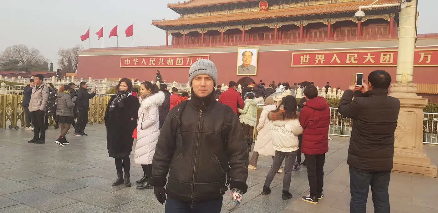 Daniel Flash standing in front of Tiananmen in Beijing